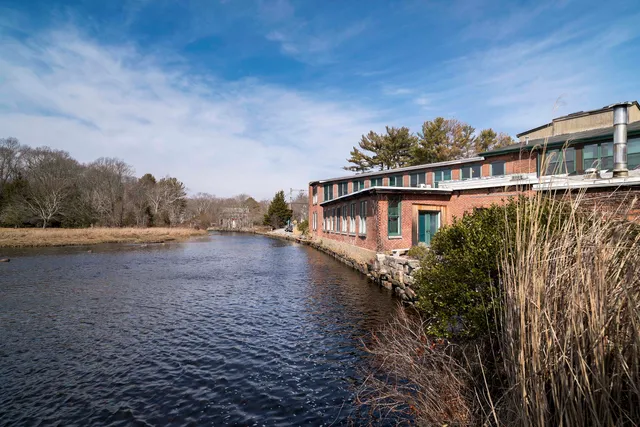 Honey Home of Beauty / Groton, CT