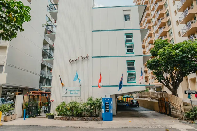 Polynesian Hostel Beach Club