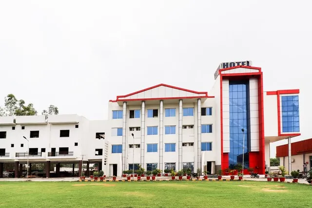 Collection O 45417 Batohi Resort