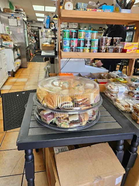 Gianna's Family Deli