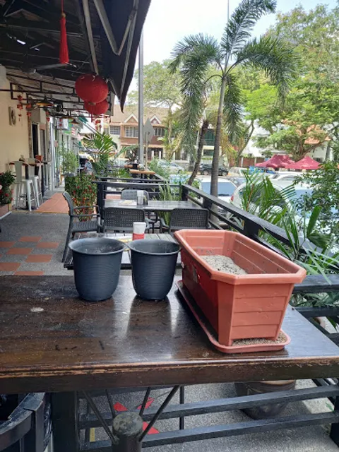 Backyard Pub & Grill