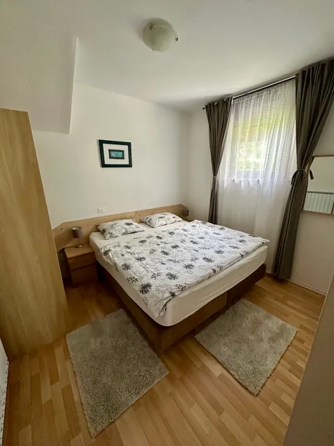 Apartments and rooms Tajčr