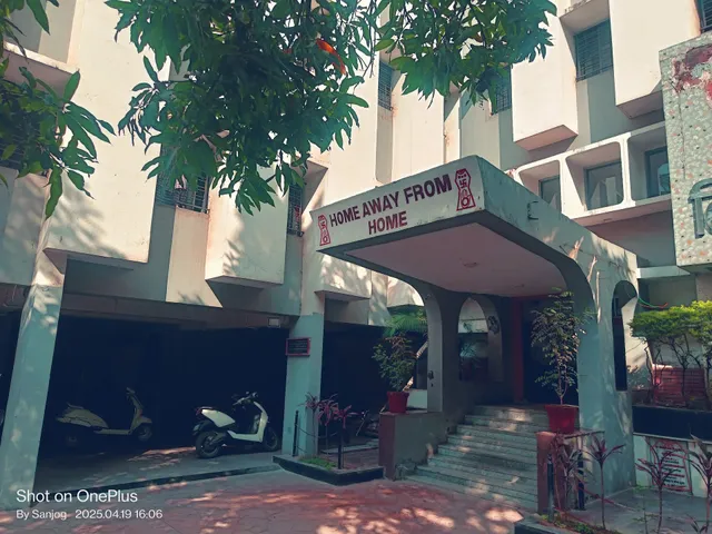 Shri Uttamchand Thole Jain Hostel