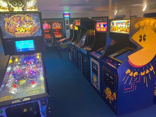 BACK TO THE 80s LASER TAG ARENA/ESCAPE ROOM/ARCADE