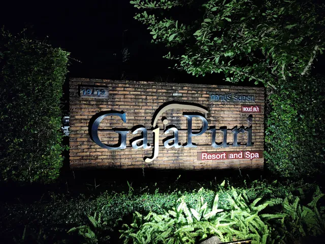 M & M guest house & bar