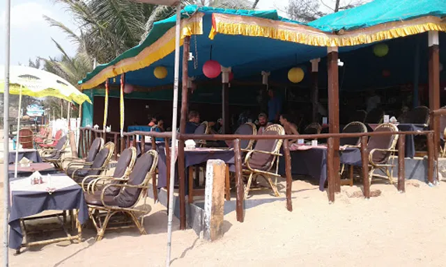 Rico's Beach Huts Restaurant & Bar