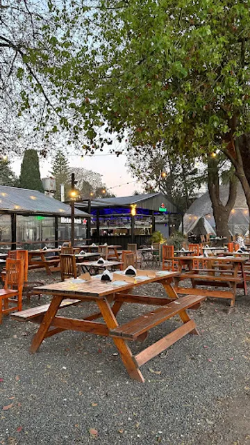 FOOD GARDEN MULTIESPACIO ~ Varvarco y Burguesía