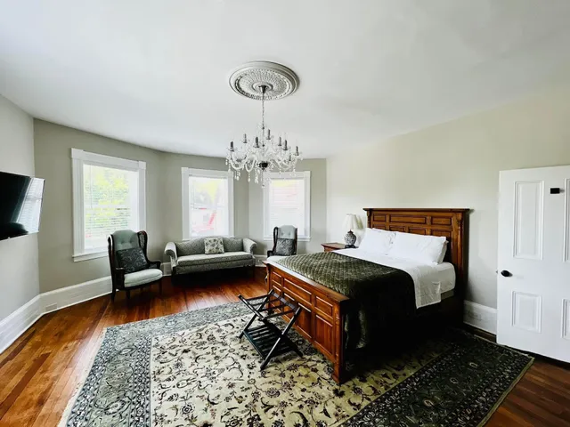 Estes Manor & Cottage - Sperryville VA