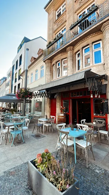 Mainbar Cafe,Drinks & Food