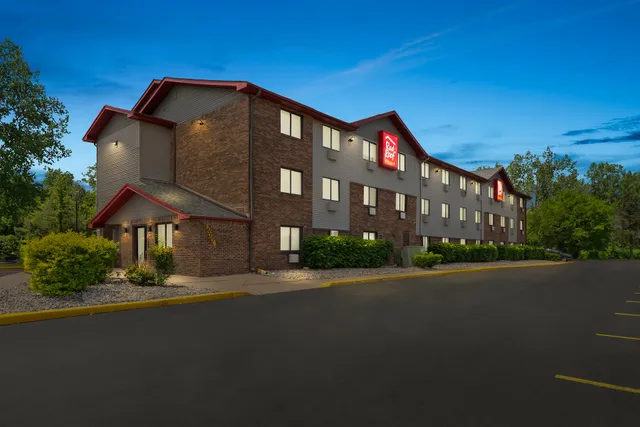 Red Roof PLUS+ Belleville