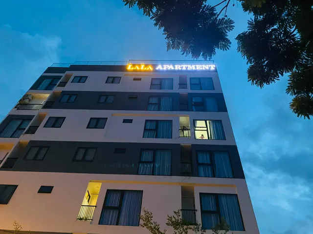 Khách sạn LaLa Apartment and Hotel (24 Tân Trà)