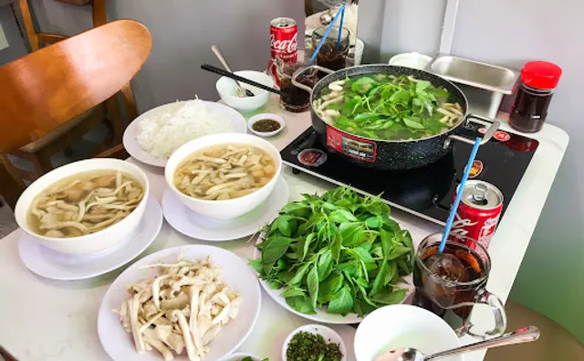 Lẩu gà lá É Tao Ngộ - Chicken La-E quận 6