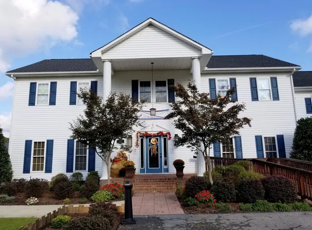 Raleigh Oaks RV Resort & Cottages