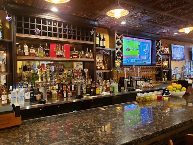 Luka's Restaurant & Bar