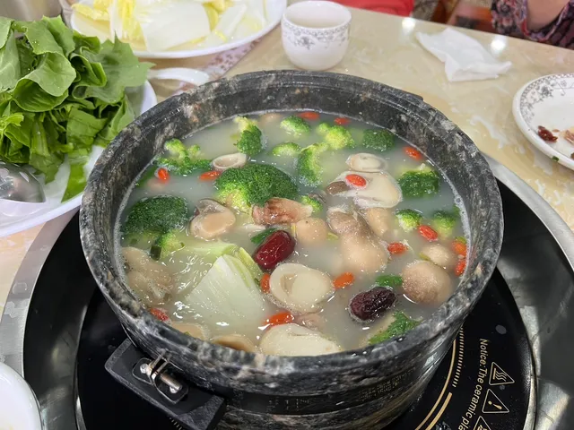 Lu Lang Xin Guang Stone Pot Rest.