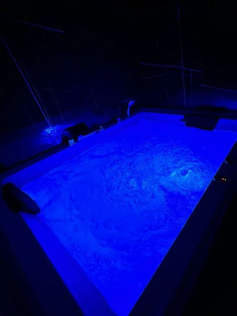 Black & White Luxury Rooms