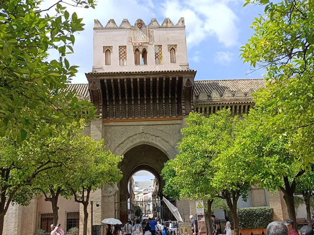 Puerta del Perdón y Patio de los Naranjos