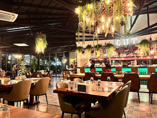 CUT Grill & Lounge