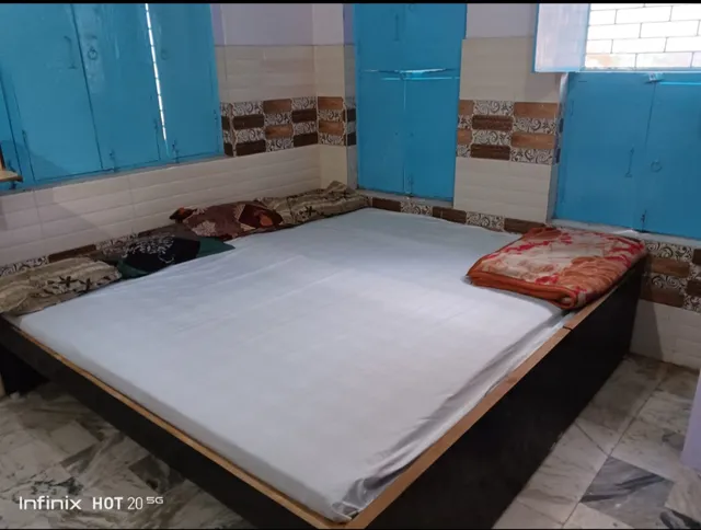 Radha krishna Niwas (paying Guest House) Location 2 minutes away from main ghat dasaswamedh varanasi