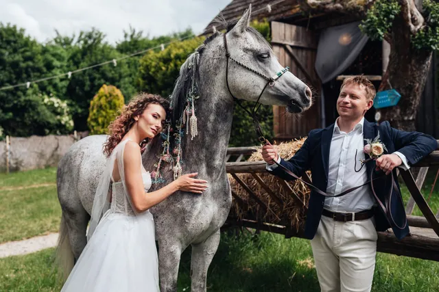 Zaczarowana Furmanka - Wesela w Stodole | Śluby Plenerowe | Noclegi