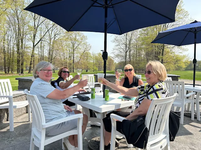 19th Hole Tavern & Pizza