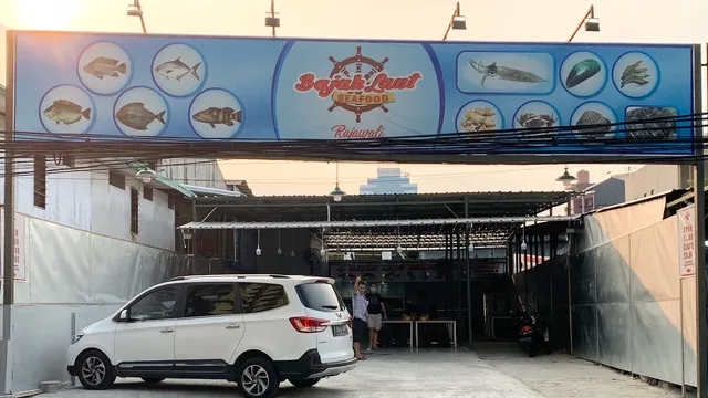 Bajak Laut Seafood Rajawali