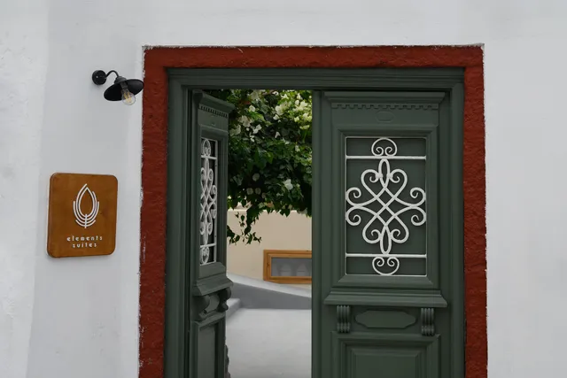 Elements Cave Suites