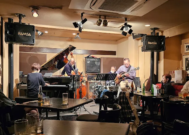 バックステージ