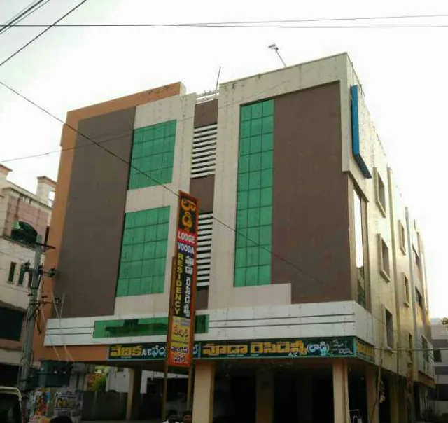 Lodge Vooda Residency AC