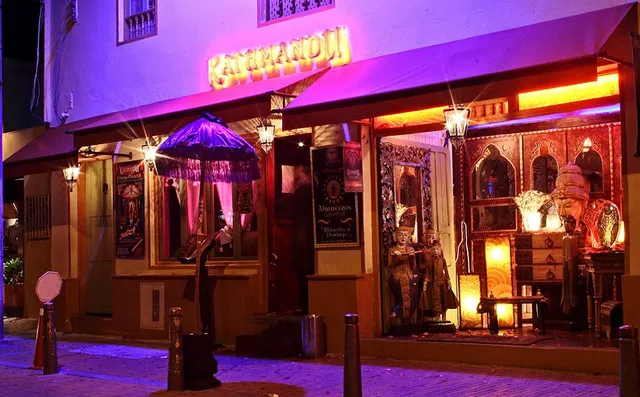 Kathmandu :: Restaurante, Café, Galería