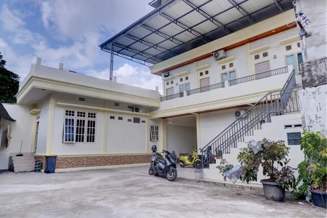 OYO Life 92637 Kost Arya Exclusive