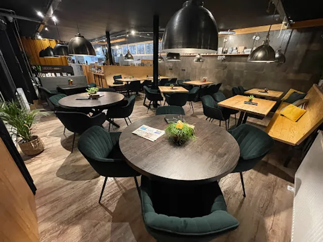 van Oijen cafetaria,lunch & lekkers