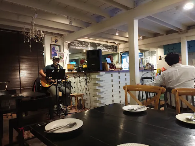 Honey Pie Pub and Restaurant