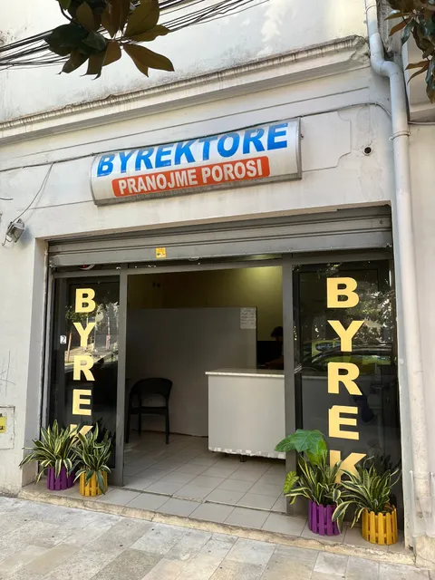 Byrektore dhe Pjekje me Porosi