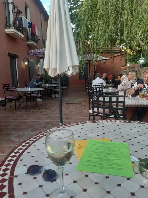 La Cascada Restaurante & Bar