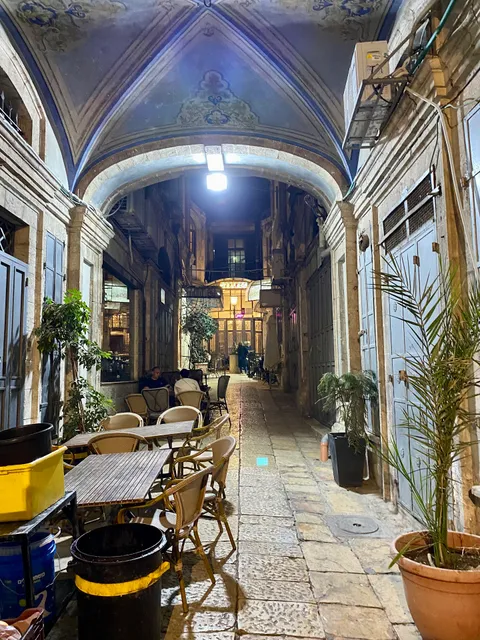 Versavee Restaurant Bar & Cafe