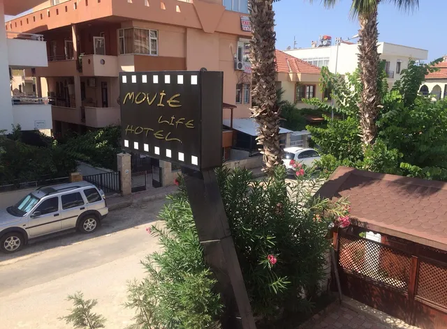 MOVIE LIFE HOTEL