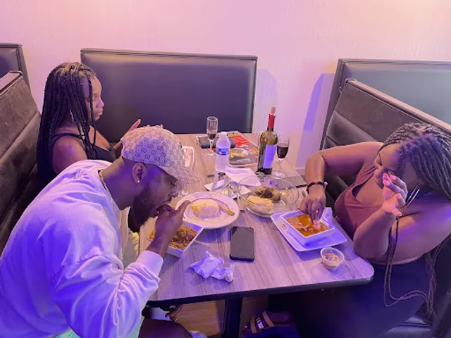 Food Geez Restaurant and Lounge