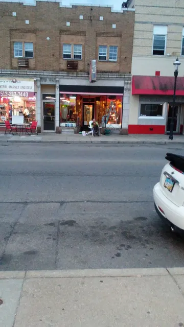 CENTRAL SMOKE SHOPE , tobacco connection ,1215 central