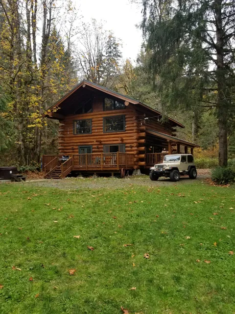 Tall Timbers Lodge - Two Bedroom Cabin with Hot Tub