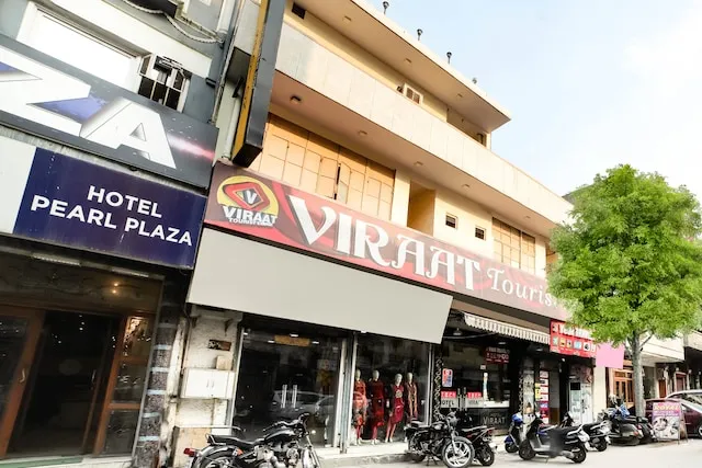 OYO 37157 Hotel Viraat