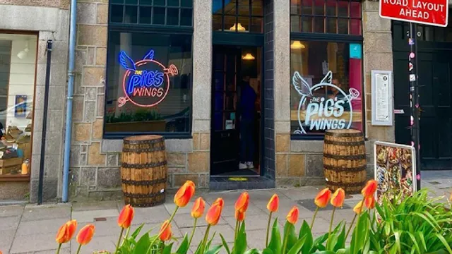 The Pig's Wings - Restaurant and Cocktail Bar