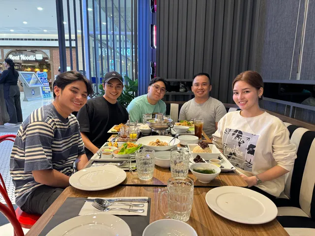 Greyhound Café SM Sta. Rosa