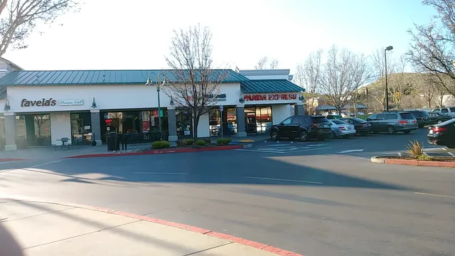 Raley's Plaza
