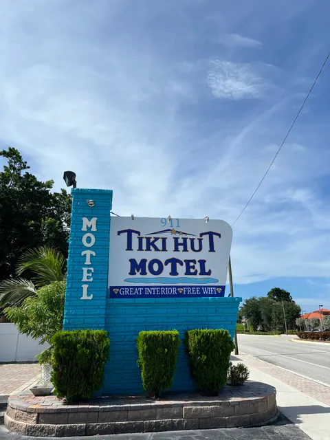 Tiki Hut Motel