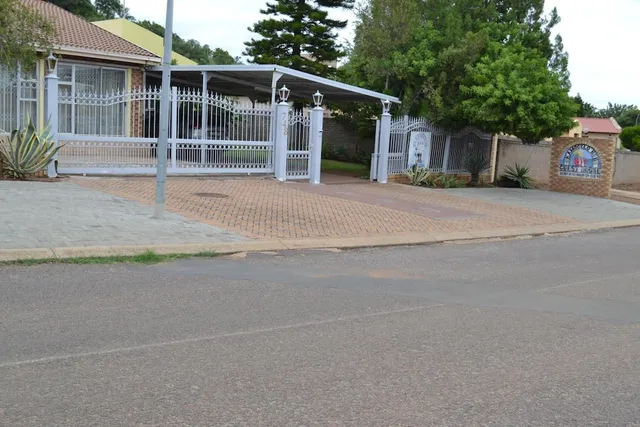 KAMOGELO GUEST HOUSE