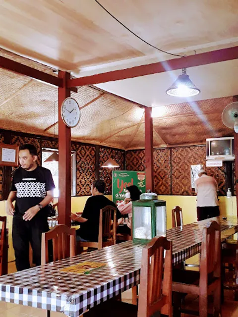 Ayam Goreng "Bu Hartin" Driyan