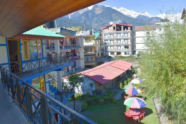 Hotel Seraj International