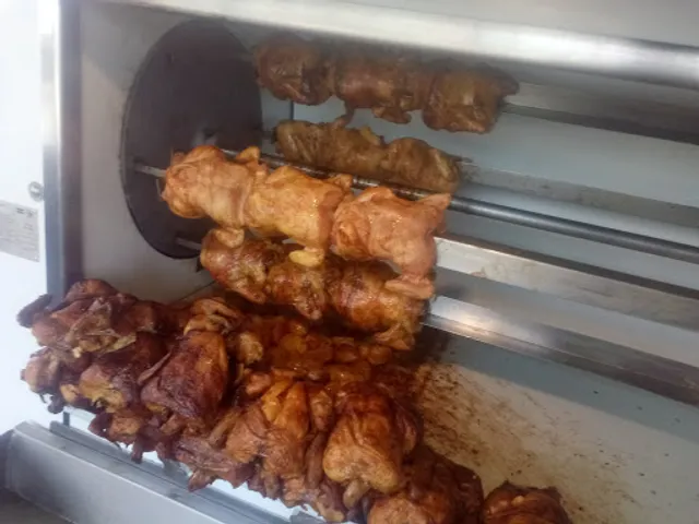 Que Pollazo Rosticerias