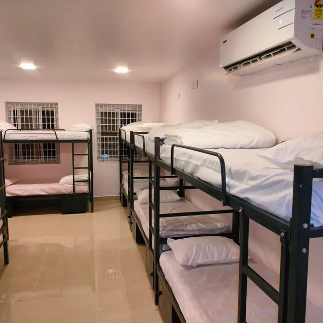 ZiZZ LOUNGE - AC DORMITORY